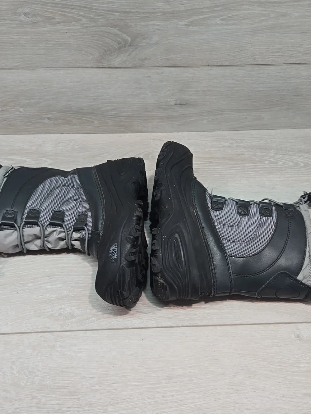 The North Face Kids' Boy Waterproof Insulated Winter Boots Shoes Sz 2